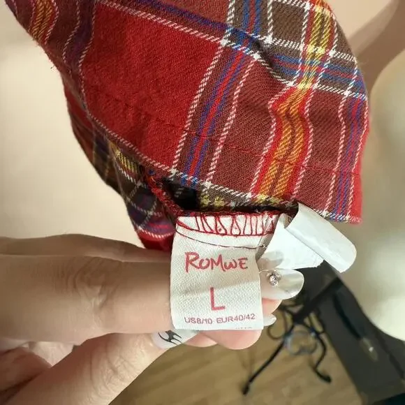 🔥 RED PLAID MINI SKIRT - ROMWE SIZE LARGE 🔥 - Picture 3 of 8